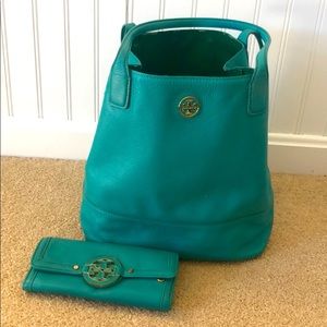 Small Tory Burch Tote and matching wallet